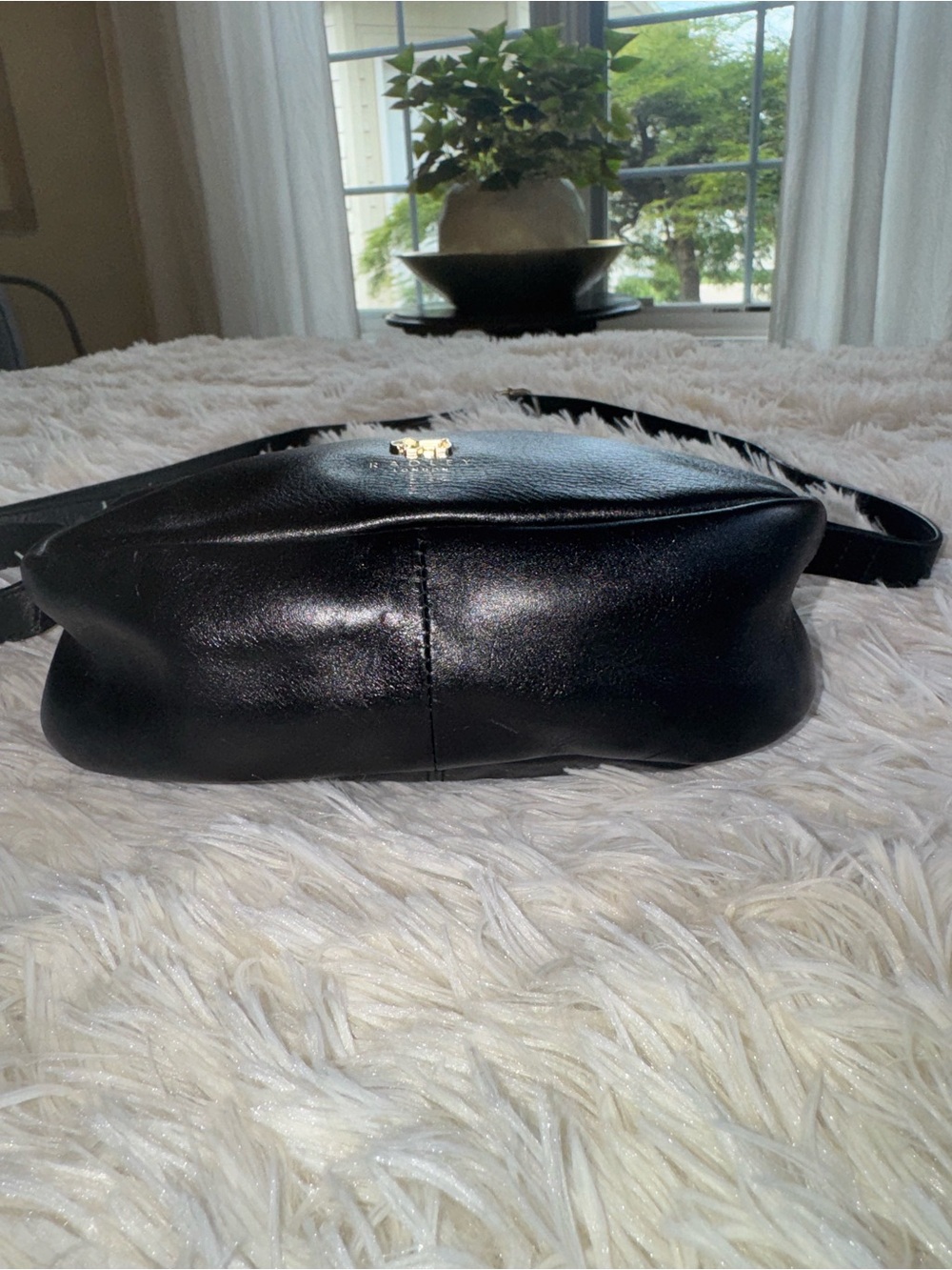 RADLEY LONDON Black Leather Crossbody with Gold Logo - Picture 3 of 10
